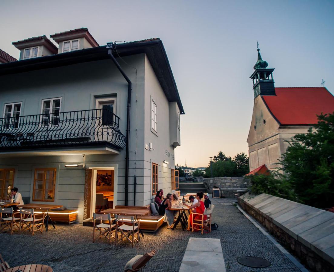 Apartments Cafe Hexe Братислава Экстерьер фото