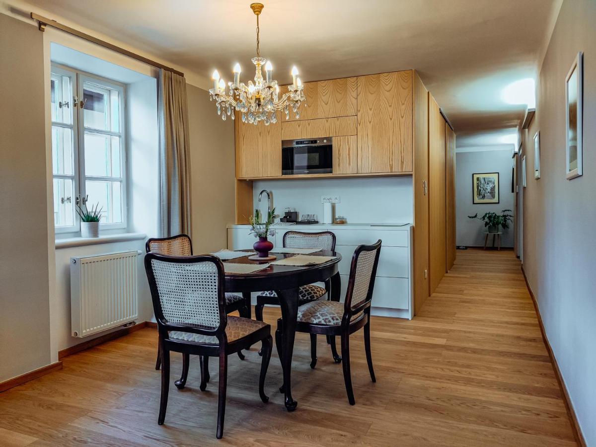 Apartments Cafe Hexe Братислава Экстерьер фото