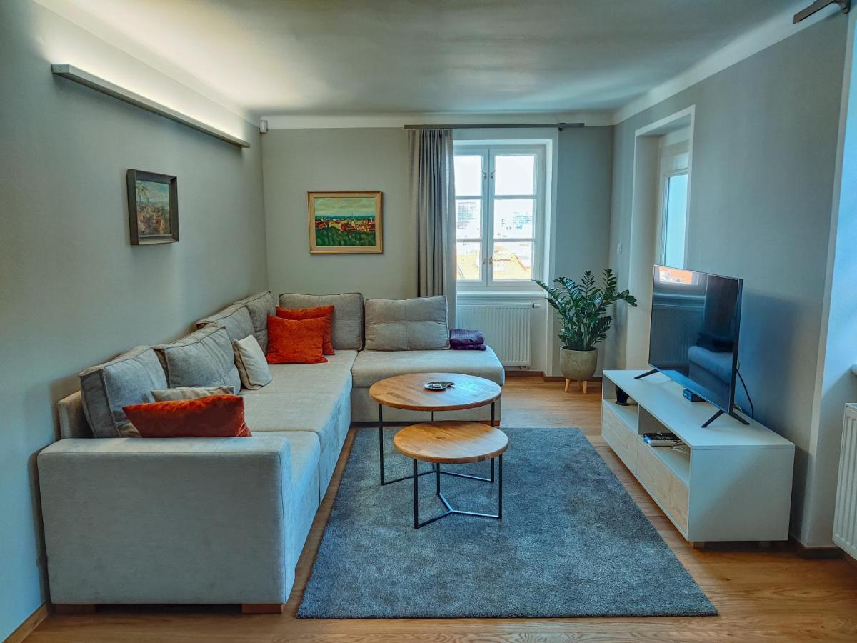 Apartments Cafe Hexe Братислава Экстерьер фото