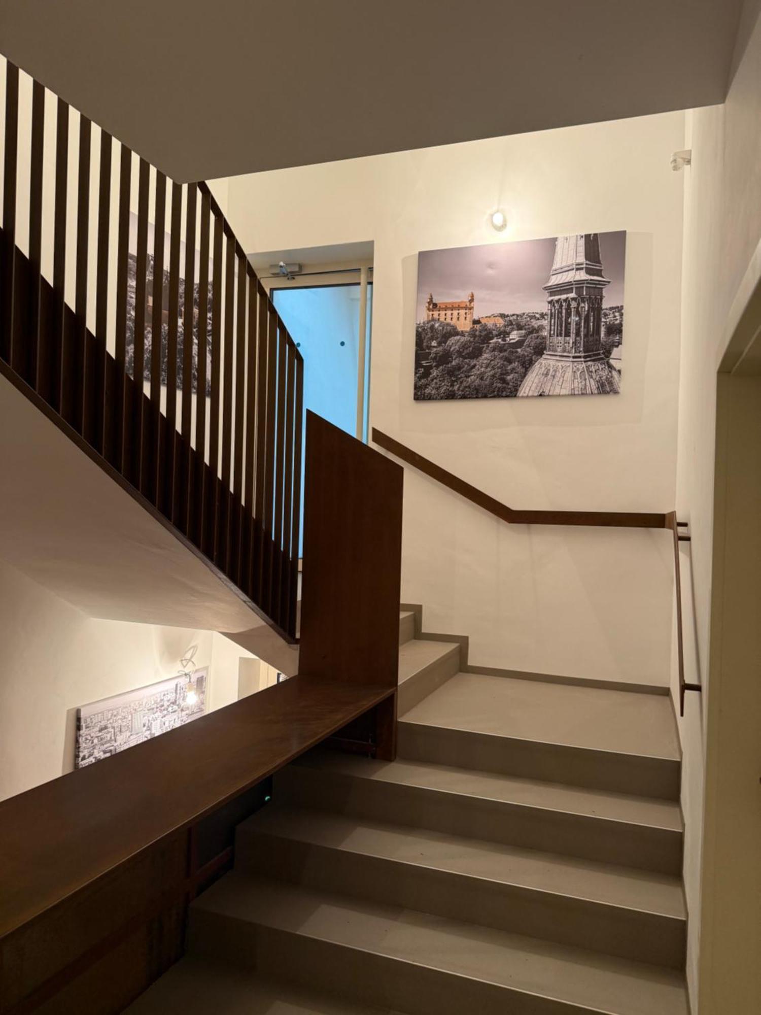 Apartments Cafe Hexe Братислава Экстерьер фото