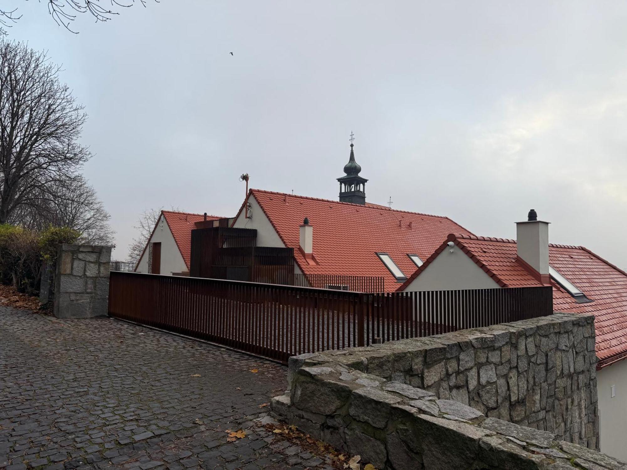 Apartments Cafe Hexe Братислава Экстерьер фото
