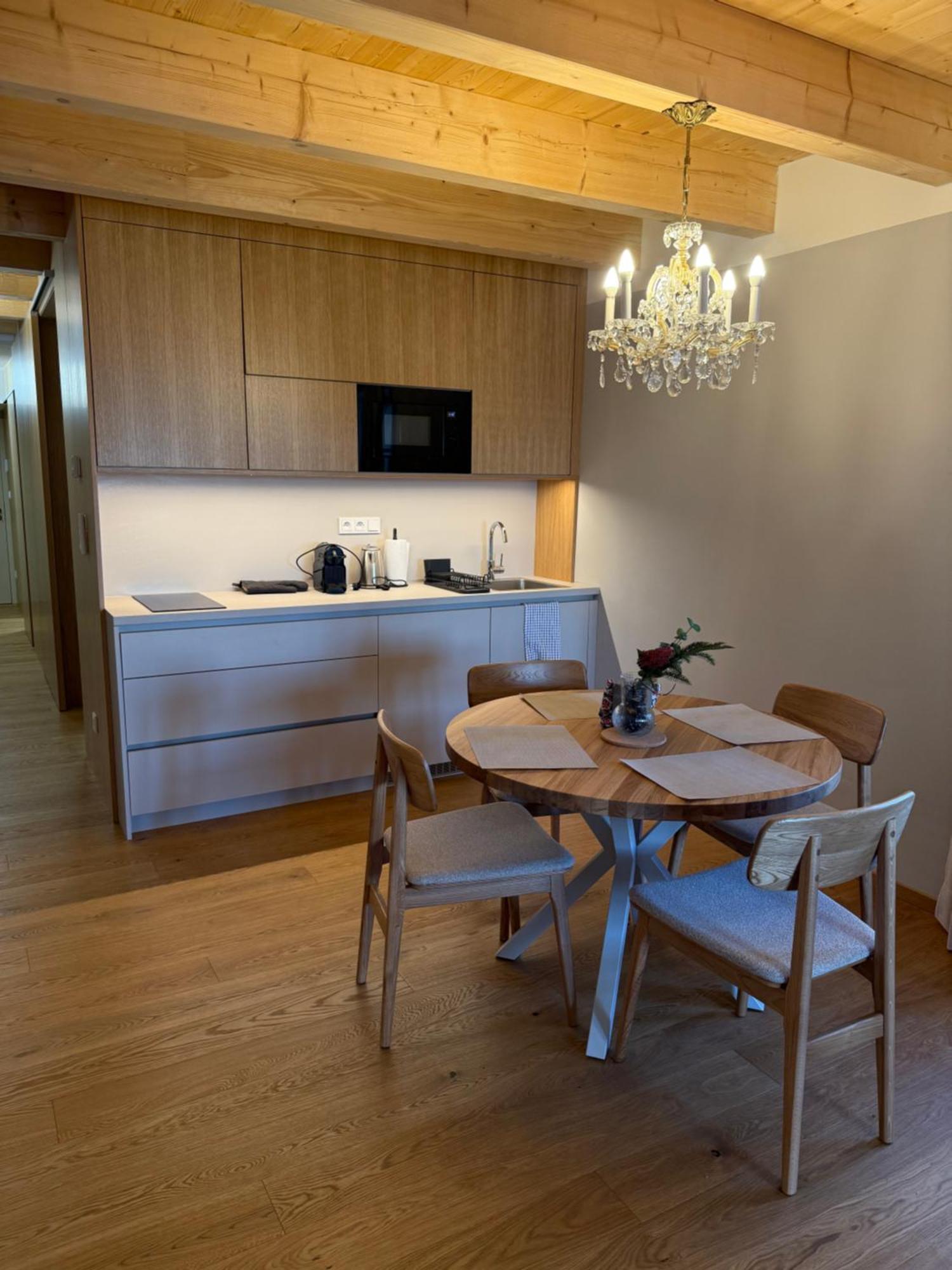 Apartments Cafe Hexe Братислава Экстерьер фото