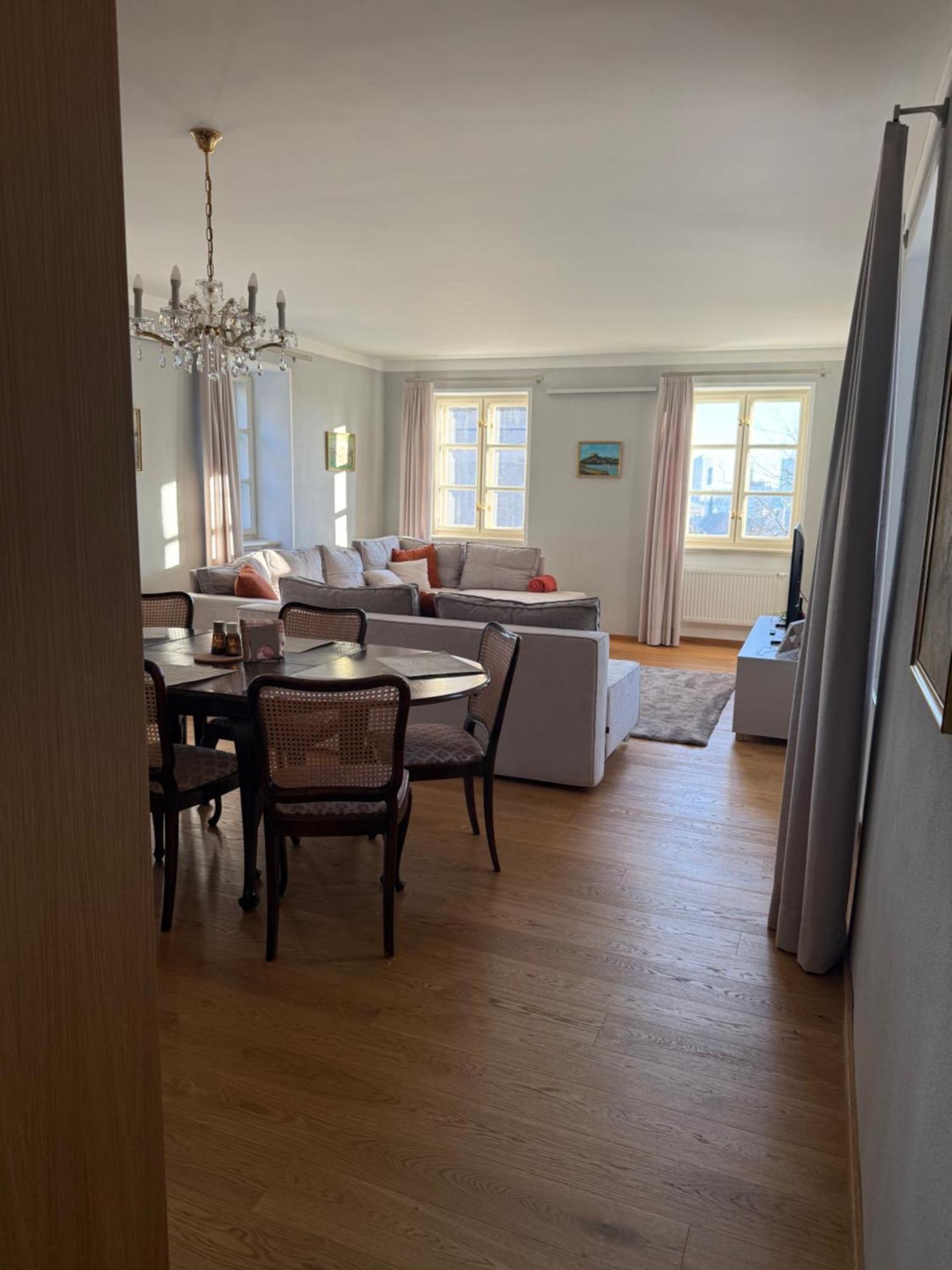 Apartments Cafe Hexe Братислава Экстерьер фото