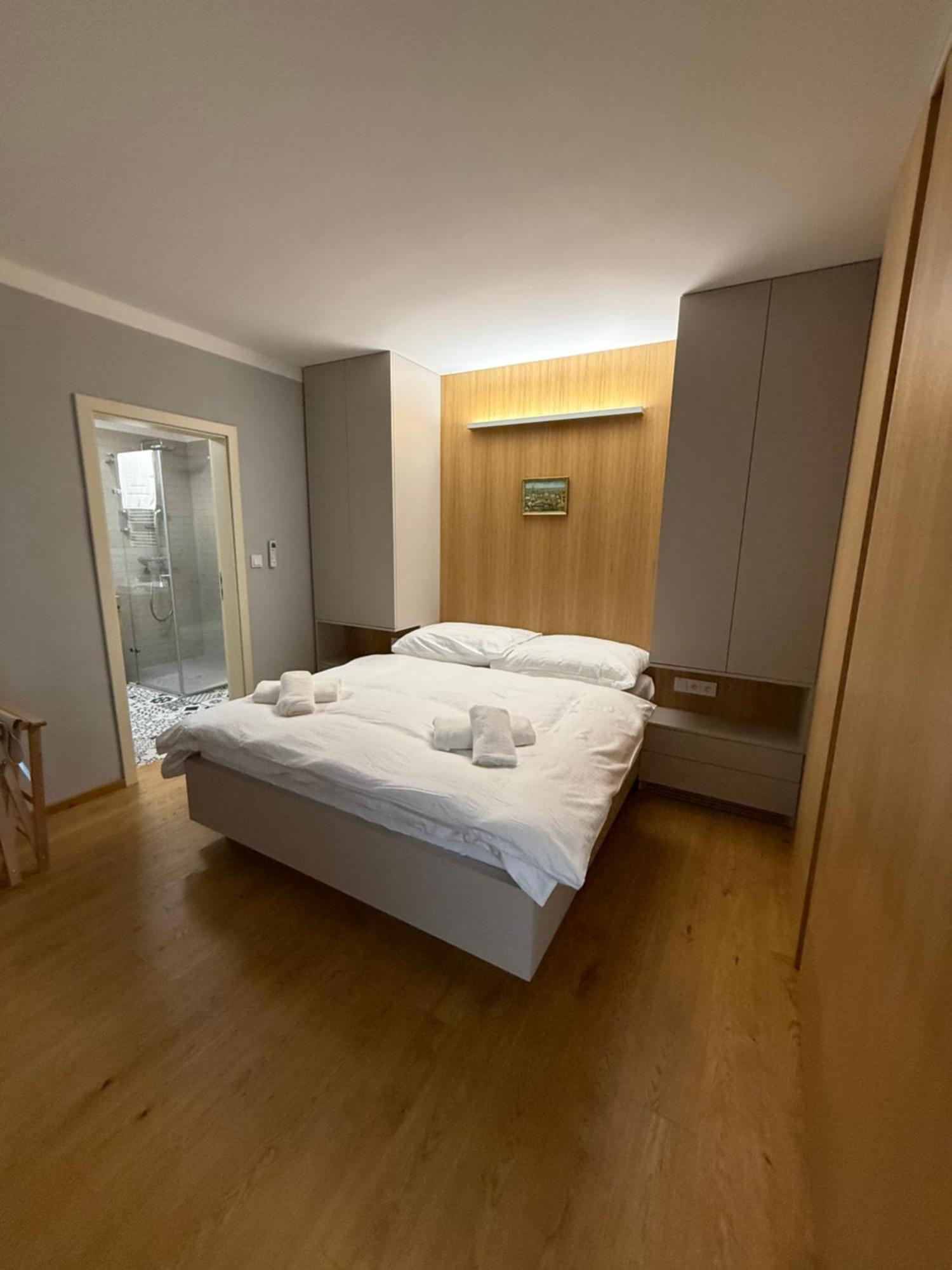 Apartments Cafe Hexe Братислава Экстерьер фото
