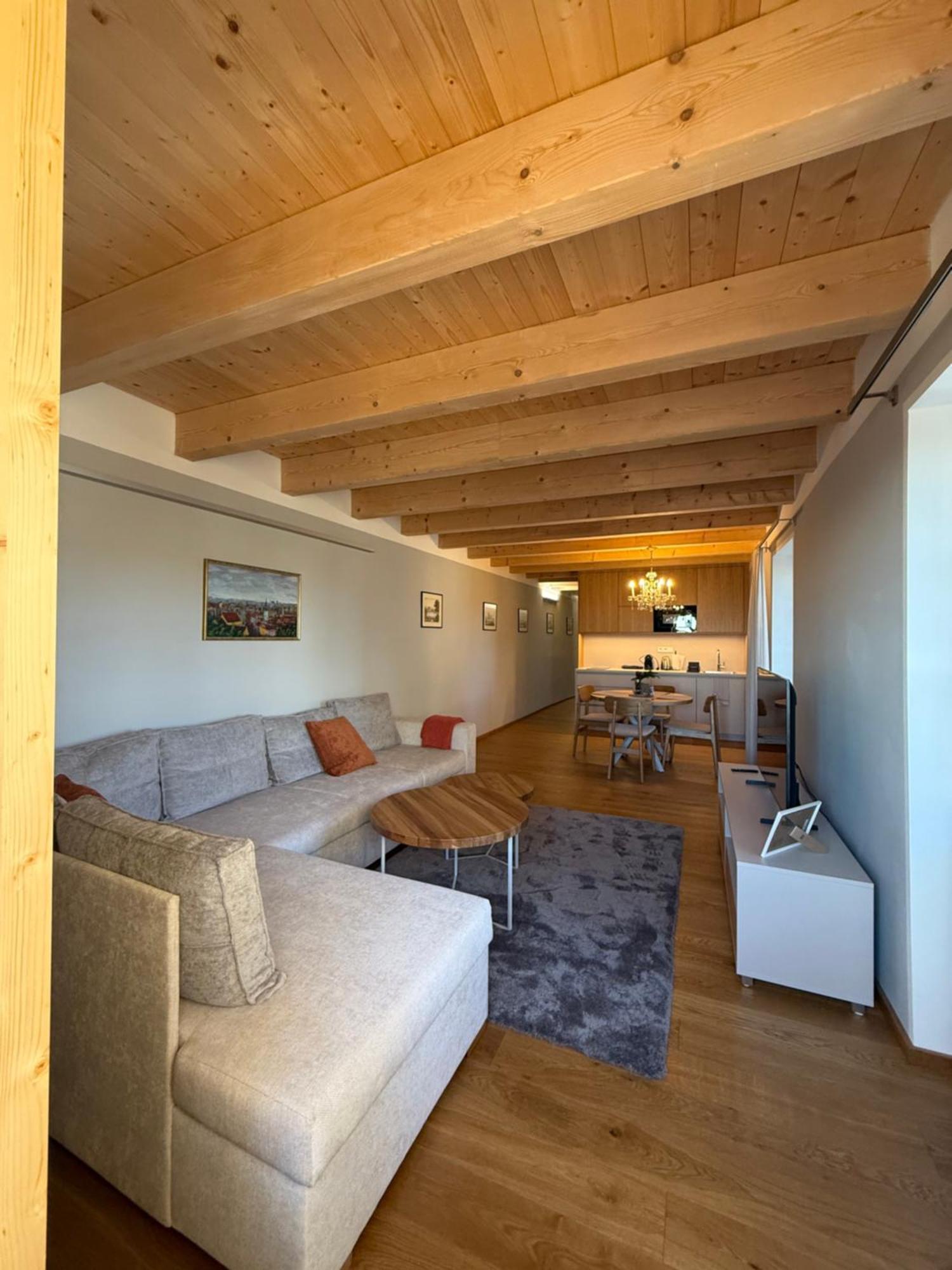 Apartments Cafe Hexe Братислава Экстерьер фото