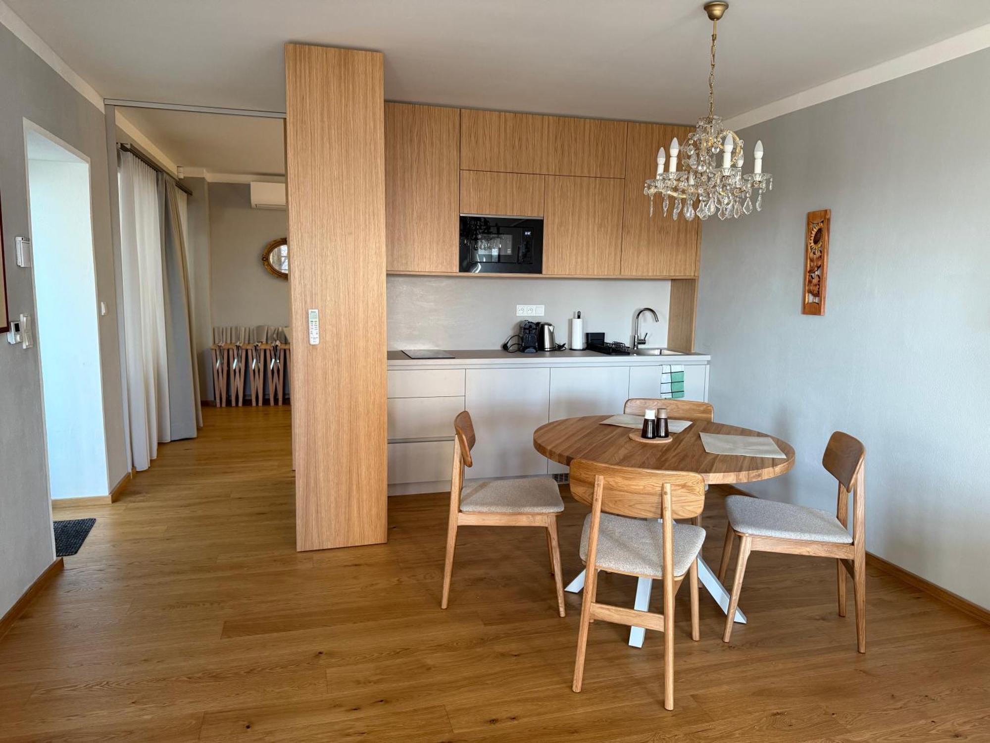 Apartments Cafe Hexe Братислава Экстерьер фото