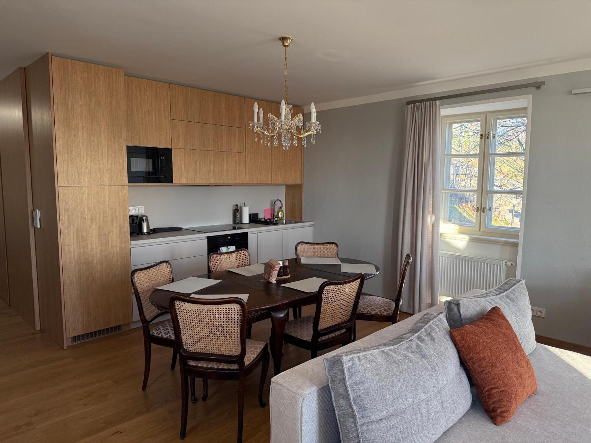 Apartments Cafe Hexe Братислава Экстерьер фото