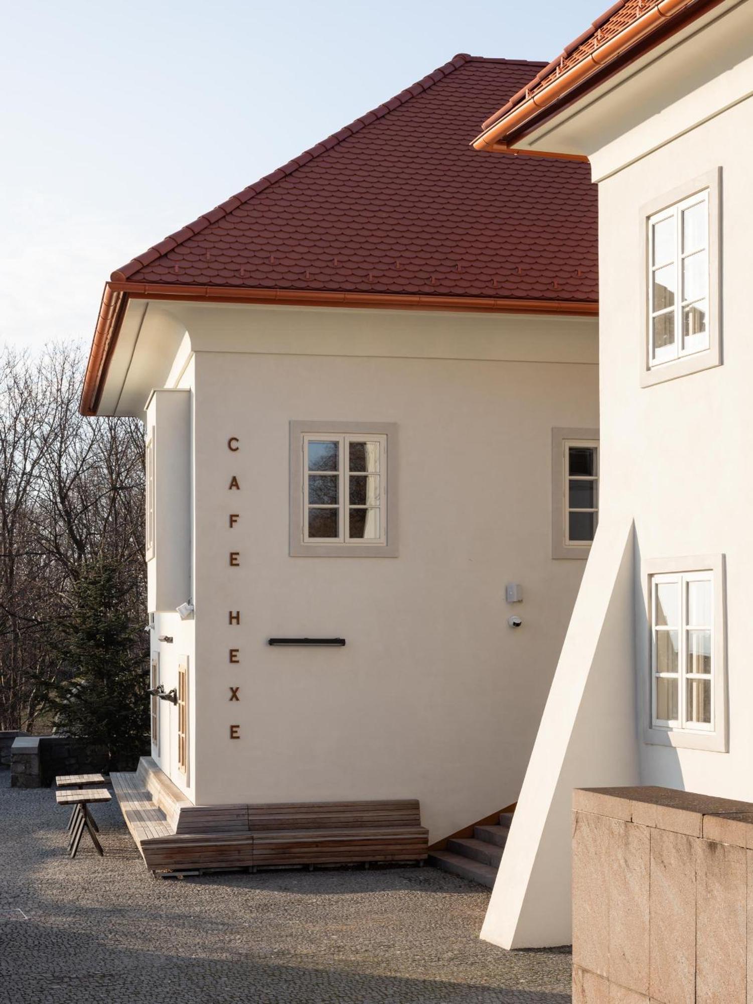 Apartments Cafe Hexe Братислава Экстерьер фото
